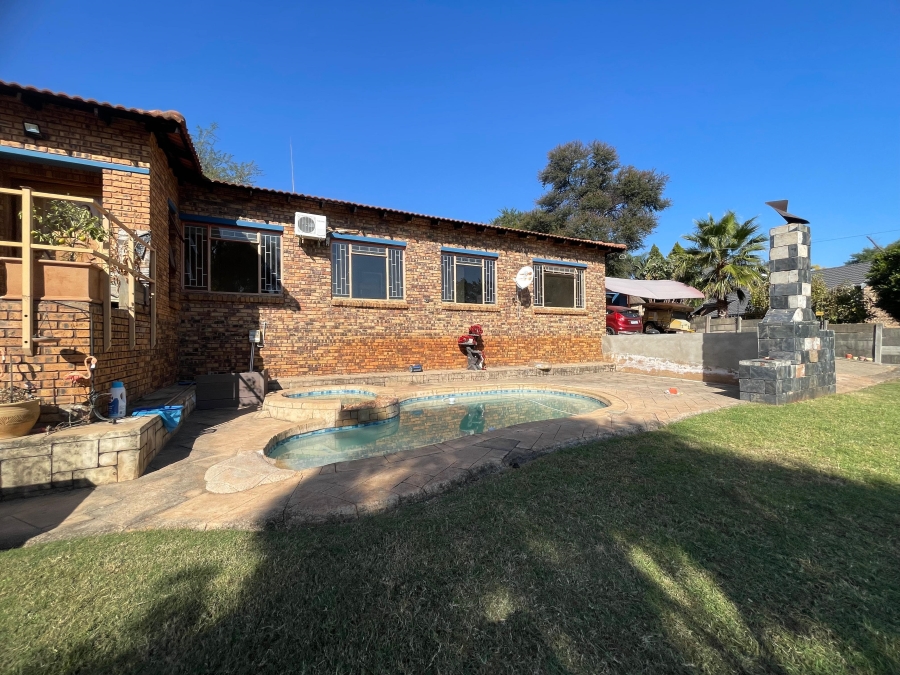 6 Bedroom Property for Sale in Ifafi North West